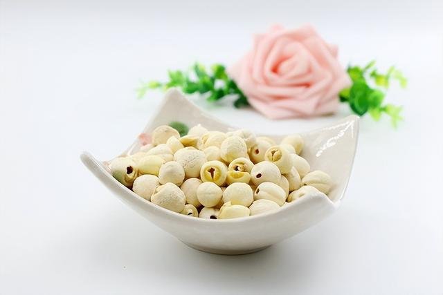 银耳百合莲子红枣汤做法 有效缓解干燥 提高营养吸收